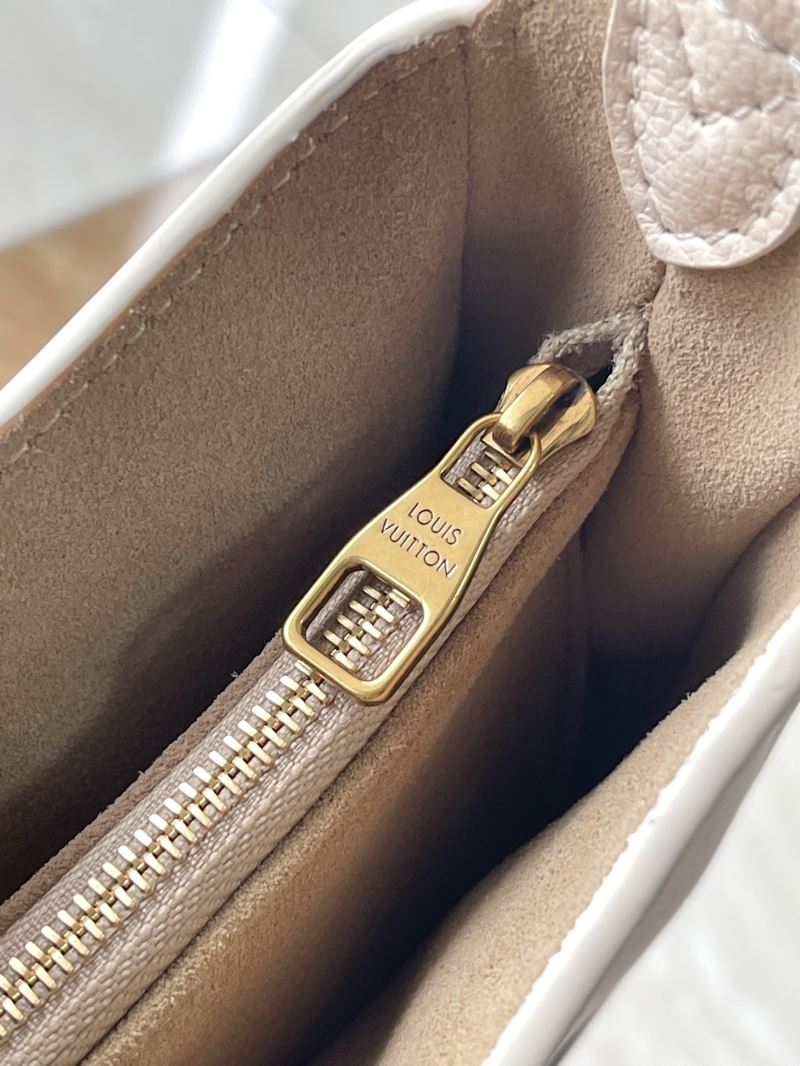 Louis Vuitton Hobo Bags